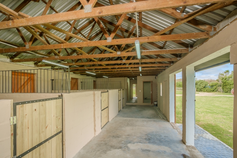 6 Bedroom Property for Sale in Meadowsteads Western Cape